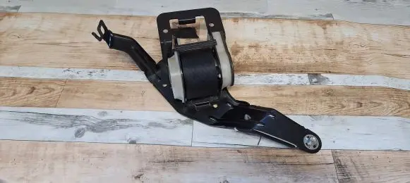 Middle seatbelt (rear)