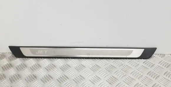 Volkswagen Jetta VI Side skirt front trim 5C6071303