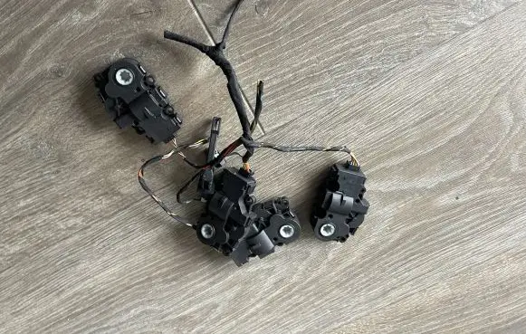 Mercedes-Benz GLA W156 Air flap motor/actuator CZ1139301710 EXB107