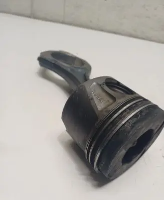 Mercedes-Benz Sprinter W906 Piston with connecting rod 8340E