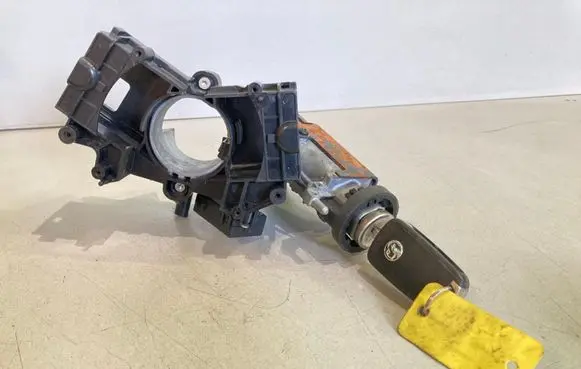 Opel Astra J Ignition lock 20939745 7812A284074