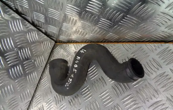 Audi A4 S4 B5 8D Engine coolant pipe/hose
