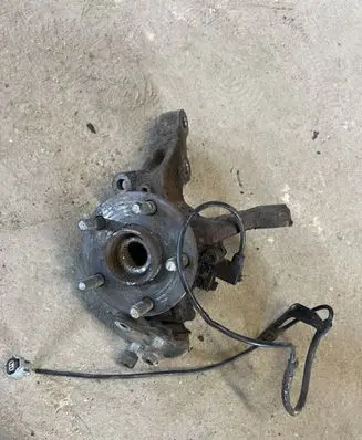 Toyota Avensis T220 Front wheel hub spindle knuckle