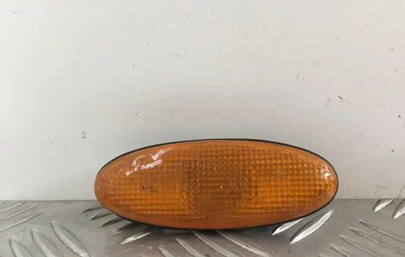 Mazda 626 Front fender indicator light 21461612