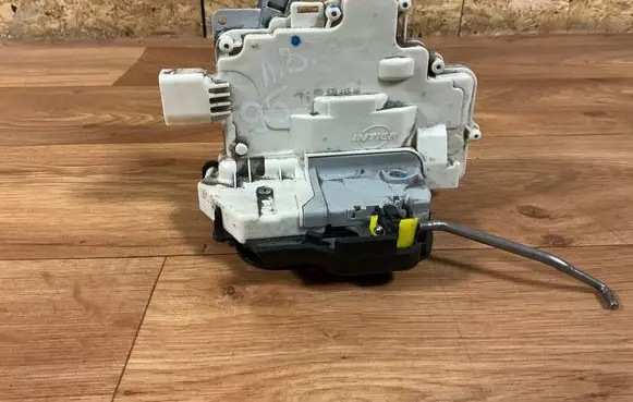 Audi A4 S4 B7 8E 8H Rear door lock 8E0839015AA