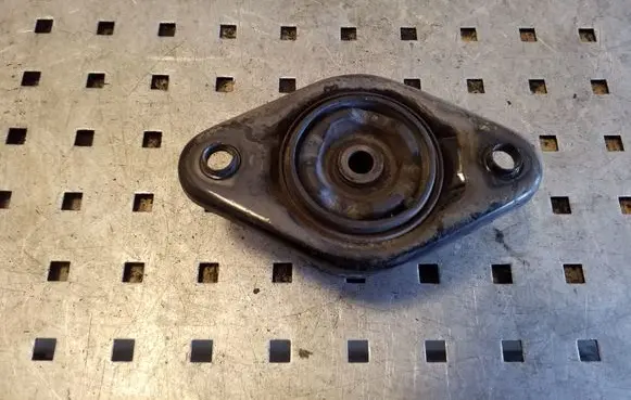 Hyundai i40 Front shock absorber mounting bracket 