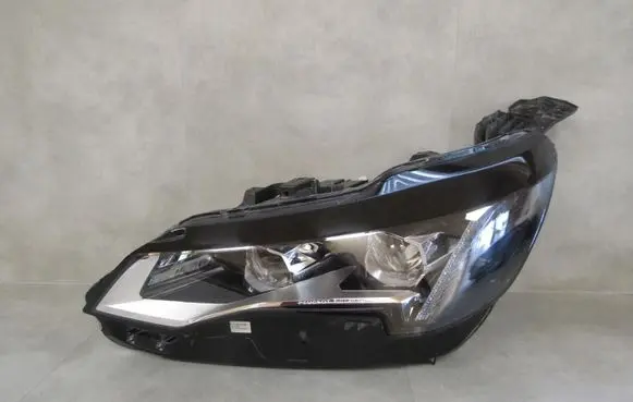 Peugeot 3008 II Headlight/headlamp