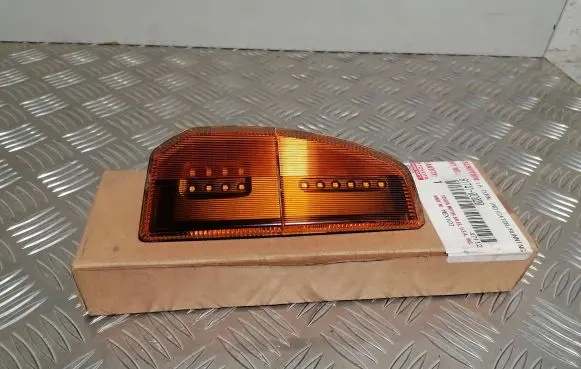 Toyota Tundra II Front indicator light 817410C020