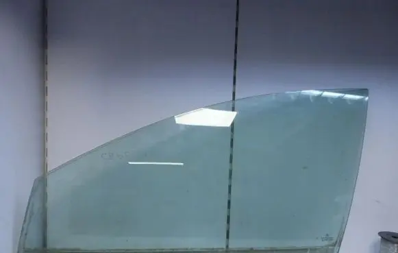 Citroen C5 Front door window glass four-door