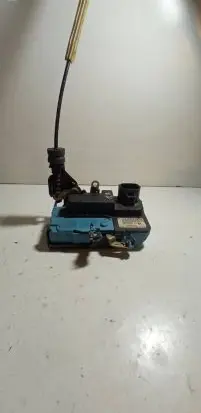 Volvo XC70 Front door lock 8650544