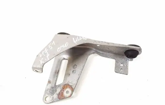 Infiniti Q30 Air filter cleaner box bracket assembly A6450900041