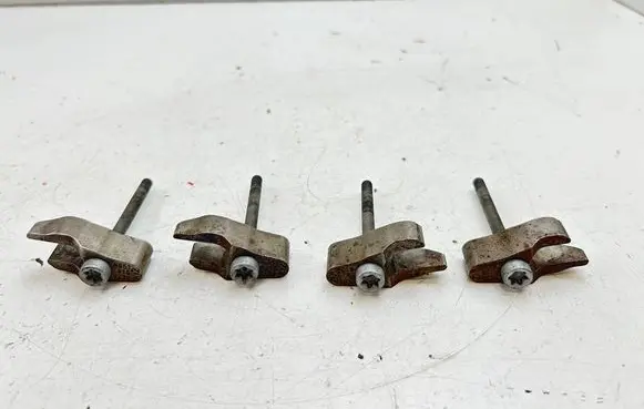 Mercedes-Benz E W212 Fuel Injector clamp holder 