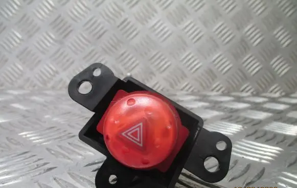 Nissan Almera Tino Hazard light switch NILES06016