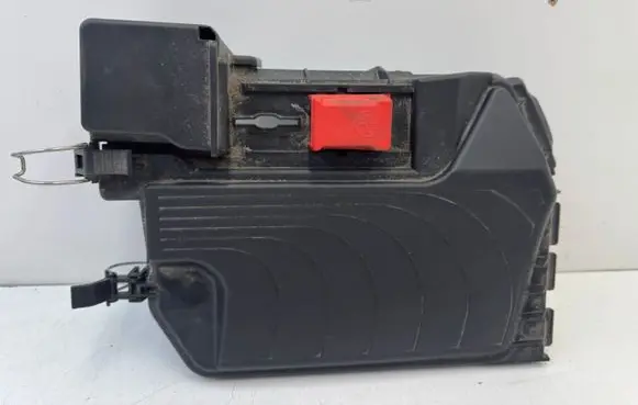 Mercedes-Benz A W176 Fuse box cover A2465400182