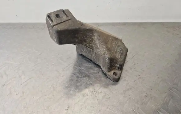 Audi A4 S4 B5 8D Engine mounting bracket 8D0199307G