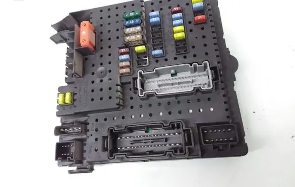Volvo S60 Fuse module 8676391