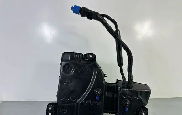 Volkswagen Tiguan AdBlue liquid reservoir 5QF131877F