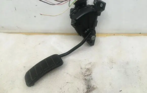Renault Master II Accelerator throttle pedal 7700314525