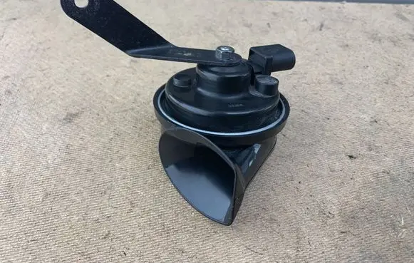 BMW 7 F01 F02 F03 F04 Horn signal 61337293827 7293827
