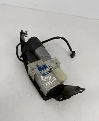 BMW 5 E60 E61 Tailgate hydraulic pump motor 7111867