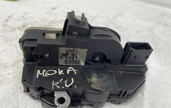 Opel Mokka X Rear door lock 13579547