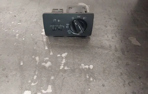 Skoda Fabia Mk1 (6Y) Light switch 6Y1941531N