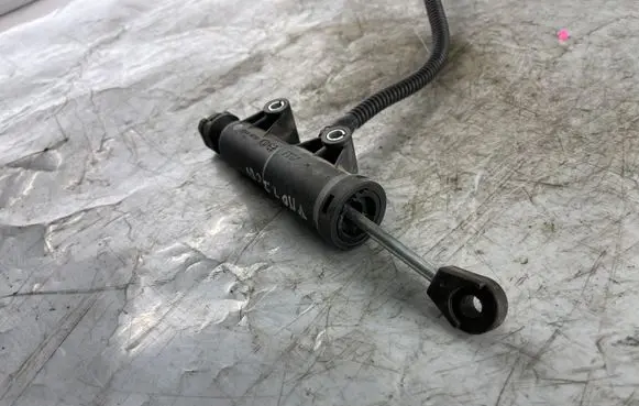 Mercedes-Benz Vito Viano W639 Clutch slave cylinder A6392900112