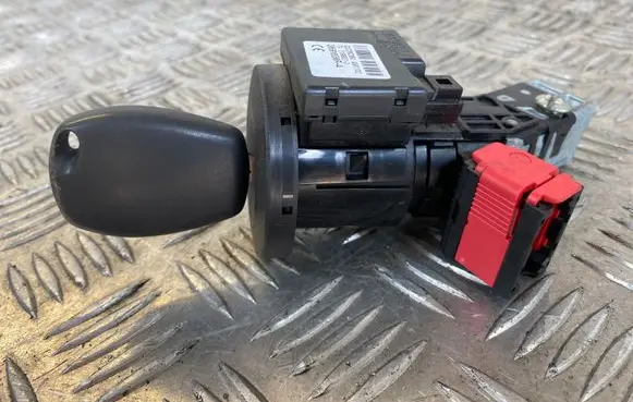 Dacia Sandero Ignition lock 285916556R G3726C850 21986212