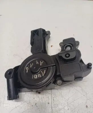Audi A3 S3 8P Oil breather separator 06H103495A