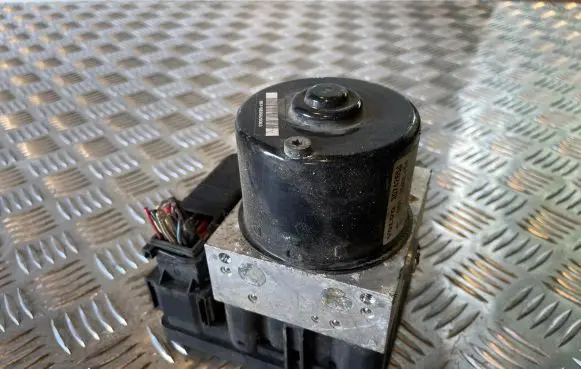 Volvo S40, V40 ABS Pump 30742665AA 00001251F0 10096004253