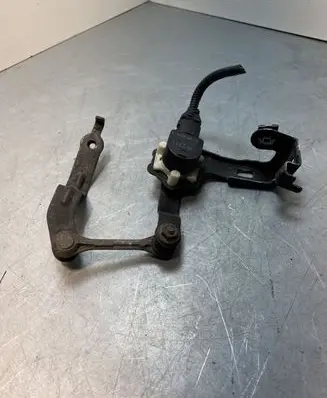 Toyota Prius (XW50) Headlight/headlamp level sensor 7F2711 A140824
