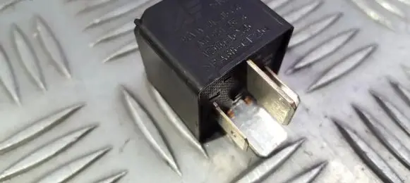 Volkswagen Golf IV Other relay 95VW10K705CA 7M0951253A