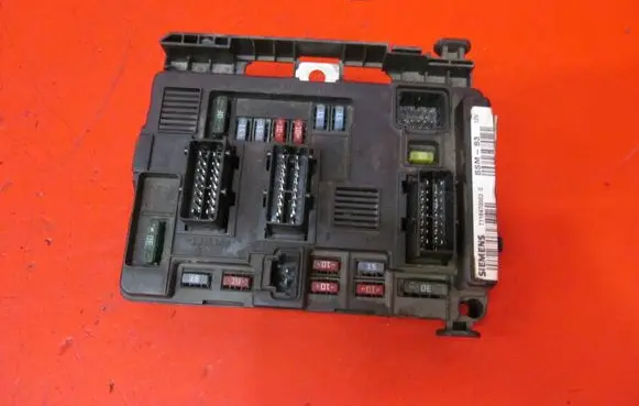 Citroen C2 Fuse module 9643498880