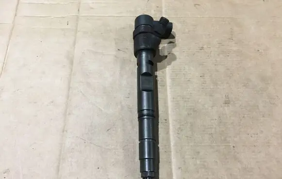 Audi A8 S8 D3 4E Fuel injector 0445110158 057130277M