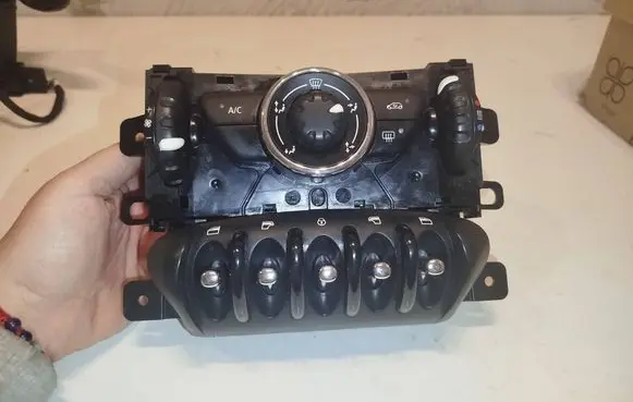 Mini Cooper Countryman R60 Climate control unit E1060548