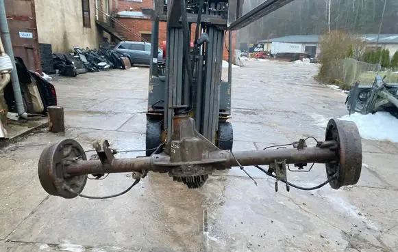Nissan Navara D40 Rear axle beam 52592
