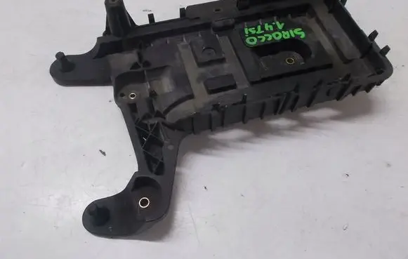 Volkswagen Scirocco Battery tray aku