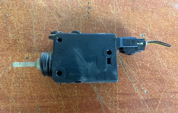 Opel Astra G Central locking motor 90589918 1101215 605420