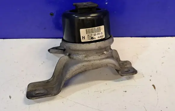 Volvo V70 Engine mount bracket 30671245 6G926F012DD