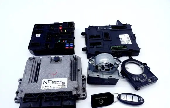 Nissan X-Trail T32 Engine ECU kit and lock set