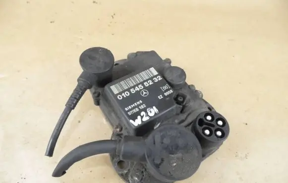 Mercedes-Benz 190 W201 Ignition amplifier control unit 0105455232 5WK6183