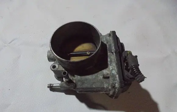 Volvo XC90 Throttle body valve 30622273