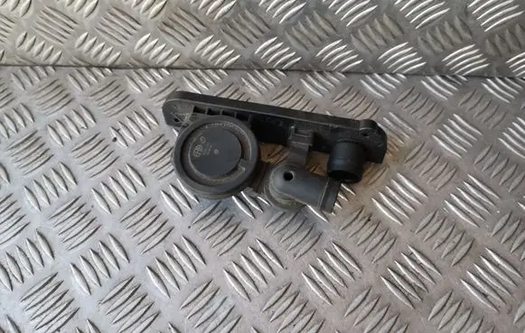 Audi A4 S4 B7 8E 8H Breather valve 559112