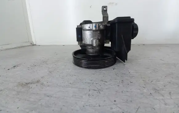 Citroen Xsara Picasso Power steering pump 963225288026074910