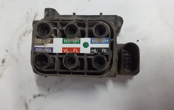 Audi A8 S8 D4 4H Air suspension valve block 4H0616013XAUOPX 4H0616013