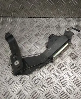 Ford Focus Front door lock XS41A224A36AH