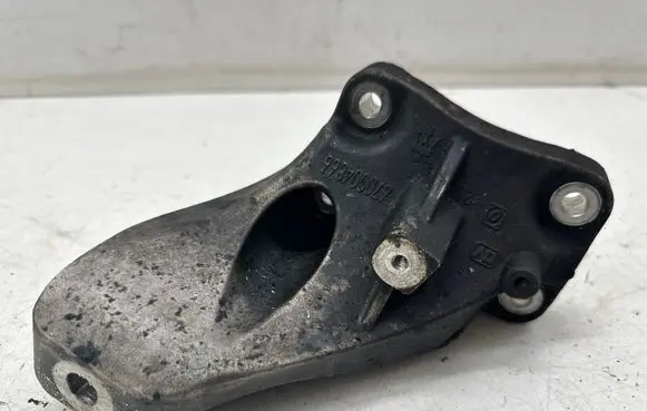Maserati Ghibli Engine mounting bracket 670004866