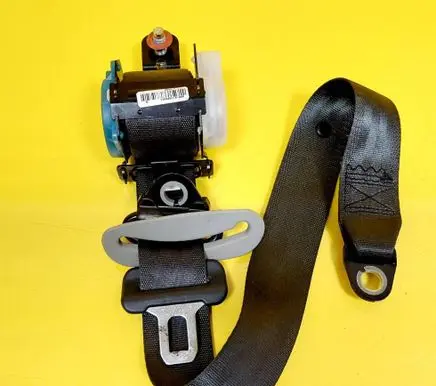 Rear seatbelt