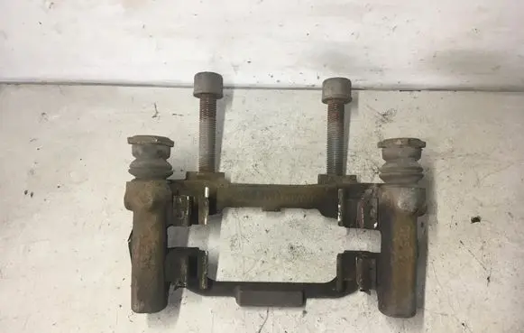 Skoda Yeti (5L) Brake caliper pad carrier rear 5K0615425