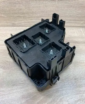 Hyundai Sonata Fuse module 919502B100